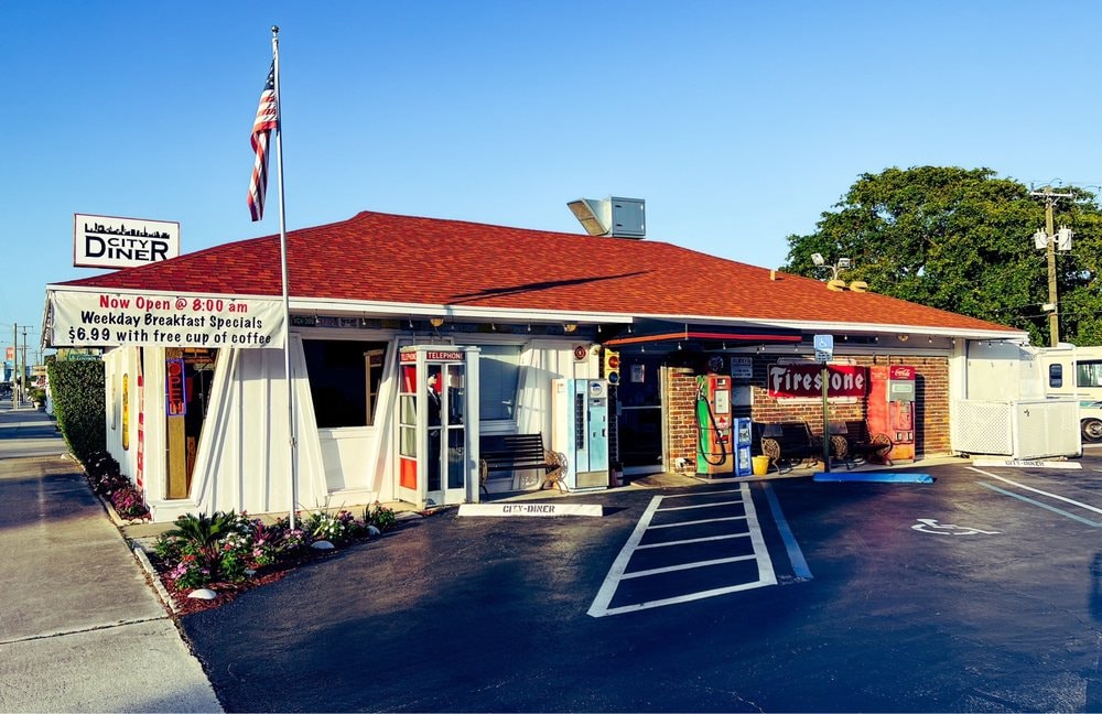 City Diner kitchen — short order cook at the grill